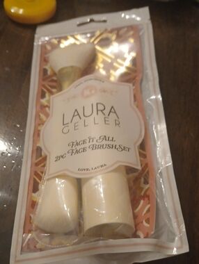 Laura Geller Cream and Gold 2pc Face Brush Set